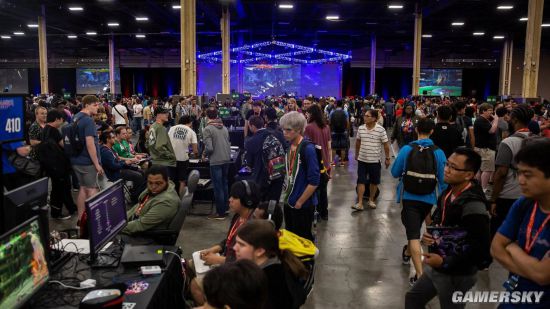 腾讯网易争相捧场我们低估了这位隐形大佬的人脉(图1)